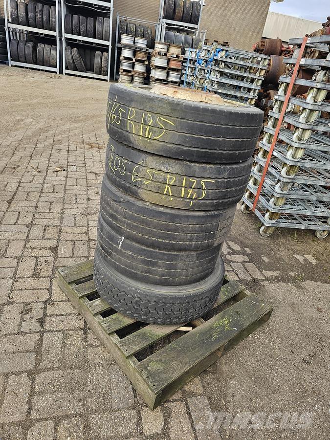 Bridgestone R 168 Pritschenwagen/Pritschenwagen mit Seitenklappe