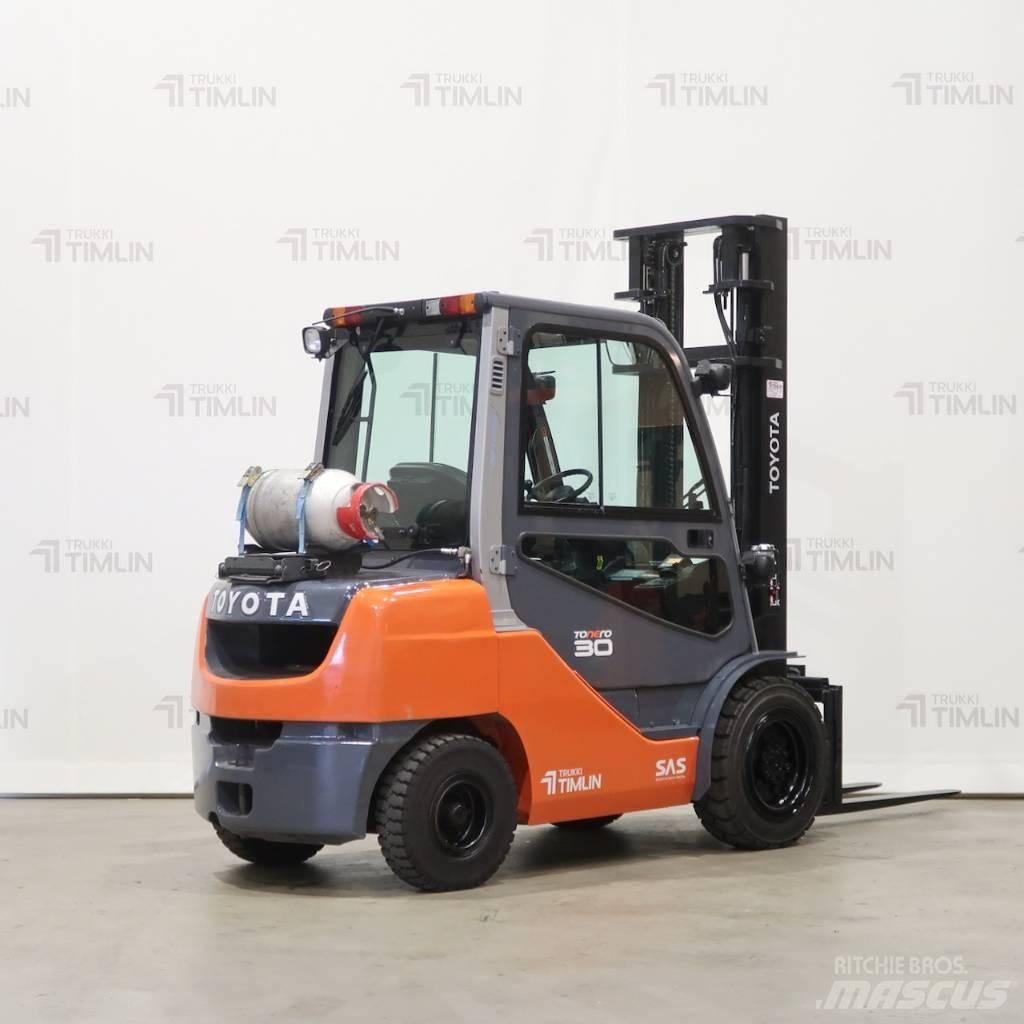 Toyota 02-8FGF30 Gas Stapler