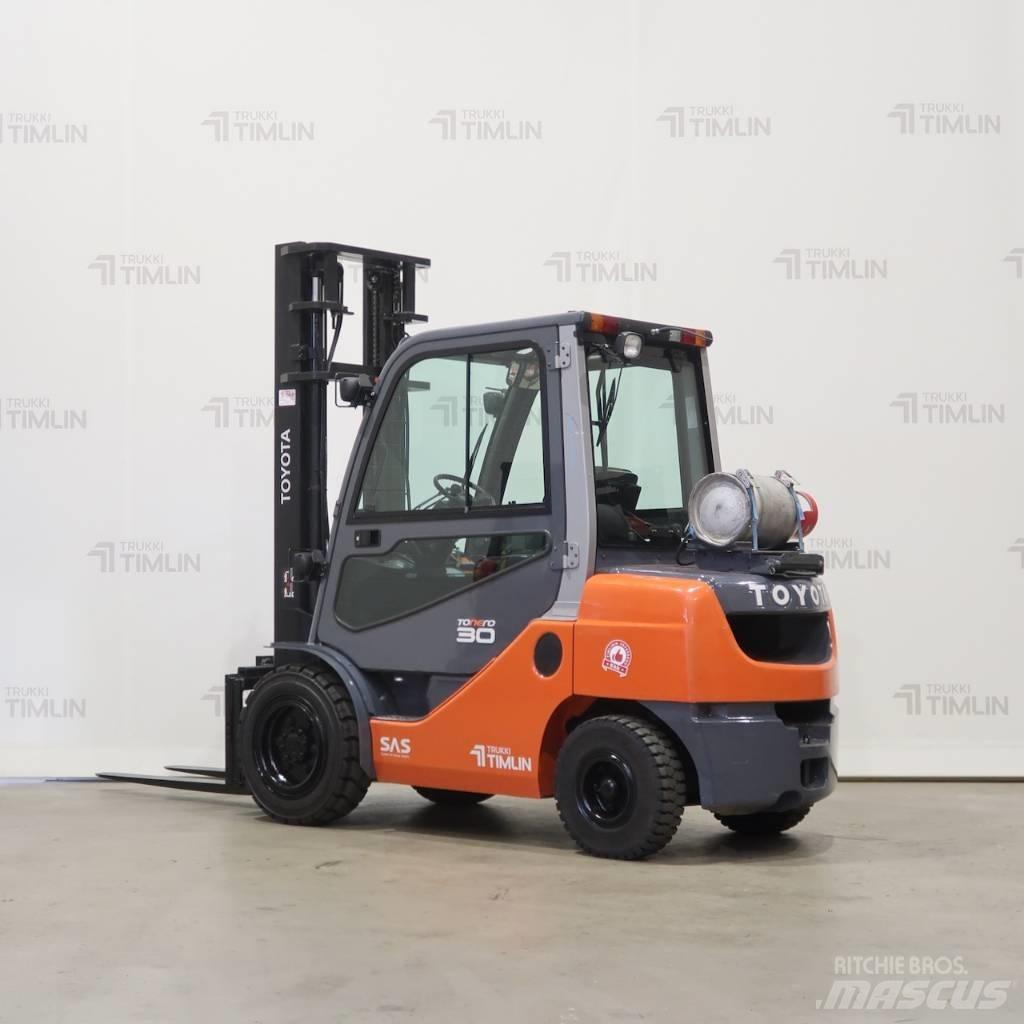 Toyota 02-8FGF30 Gas Stapler