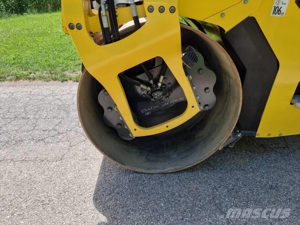 Bomag BW 151 AC-5 Gummiradwalzen