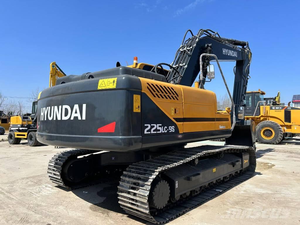 Hyundai 225lc-9s Midibagger  7t - 12t