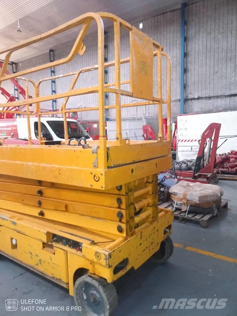 Haulotte Compact 12 Scheren-Arbeitsbühnen