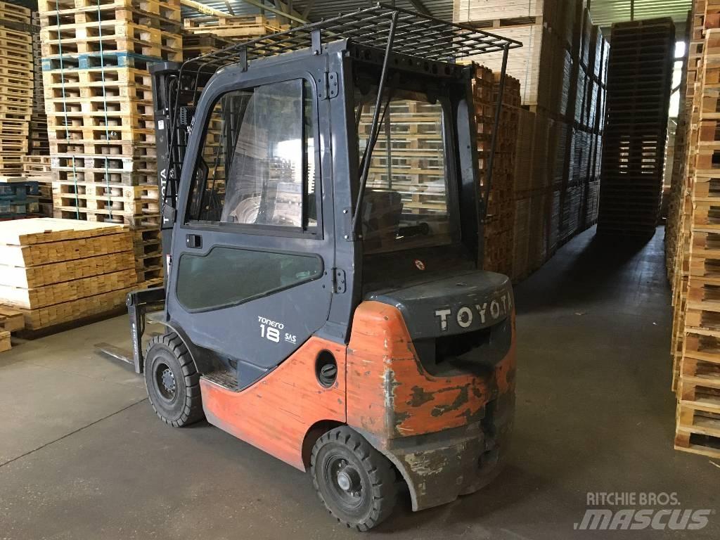 Toyota 8FDF18 Diesel Stapler