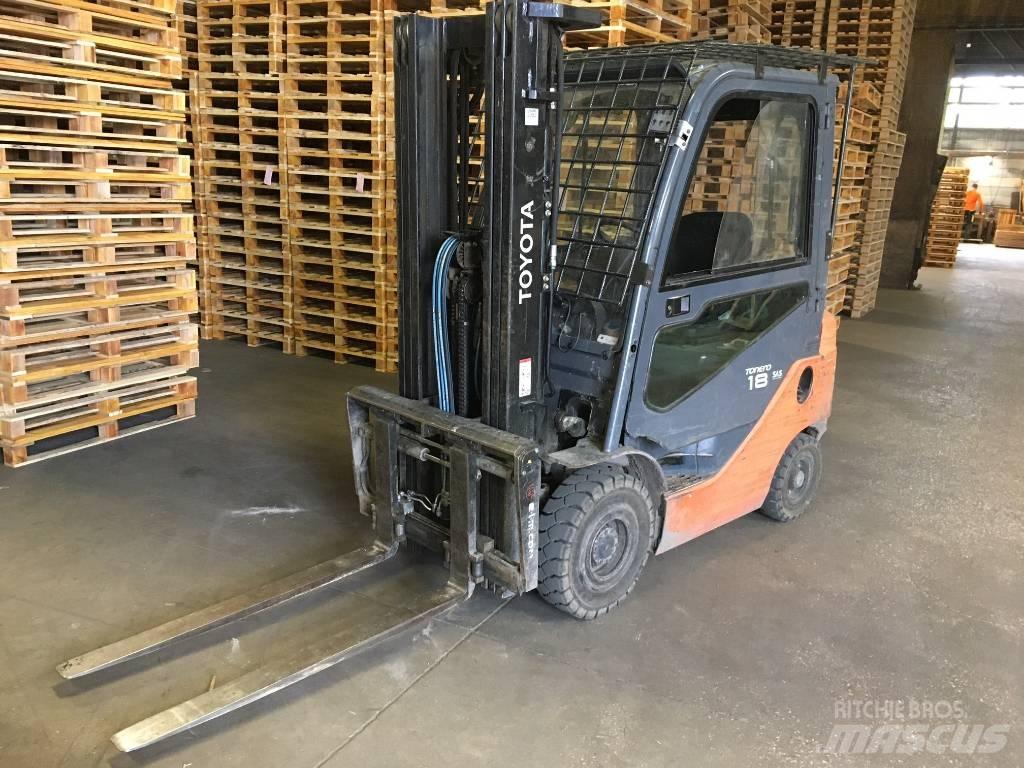 Toyota 8FDF18 Diesel Stapler