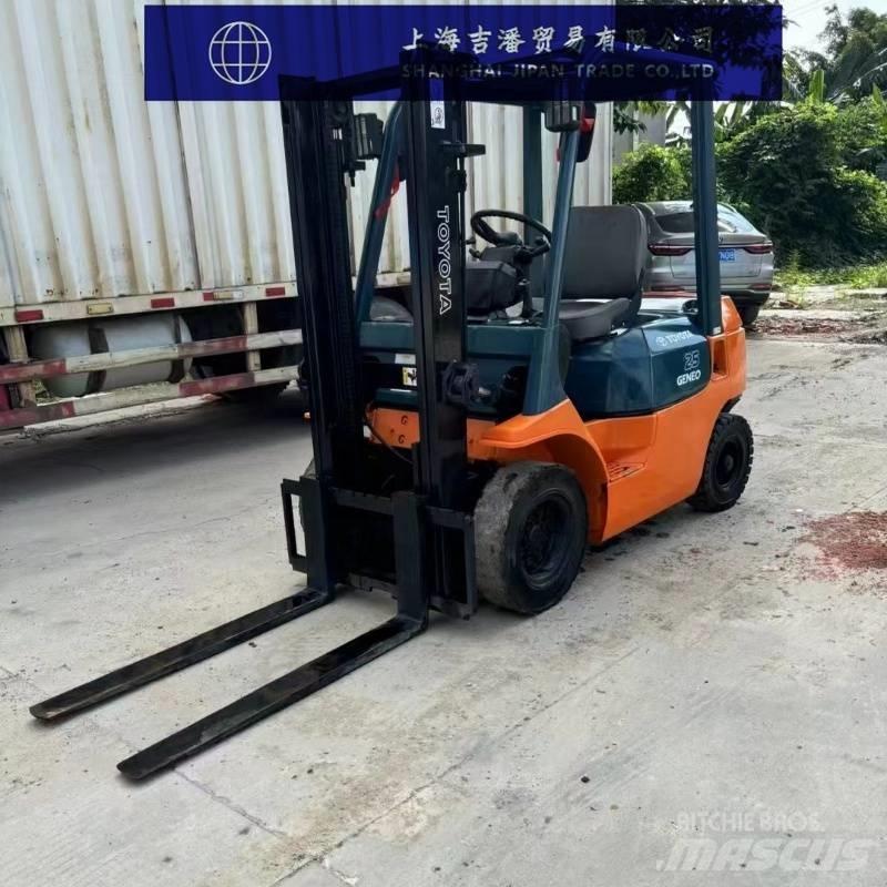 Toyota FD 25 Diesel Stapler