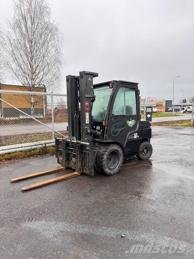 Mitsubishi FD 35 N3 Diesel Stapler