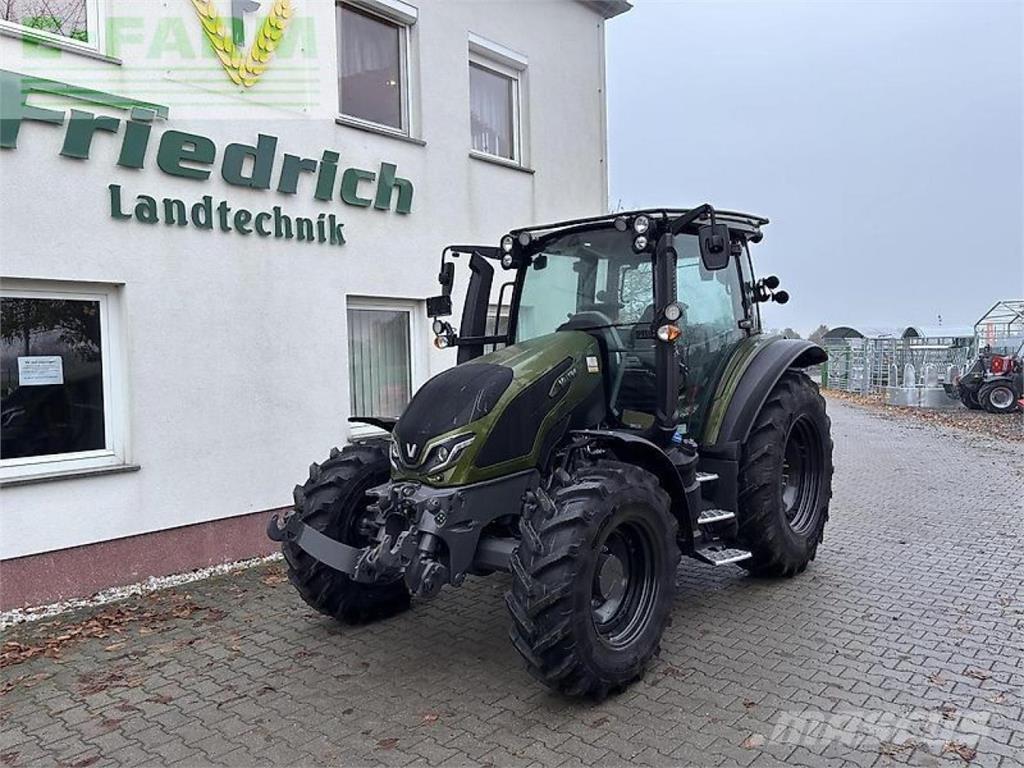 Valtra g135a Traktoren