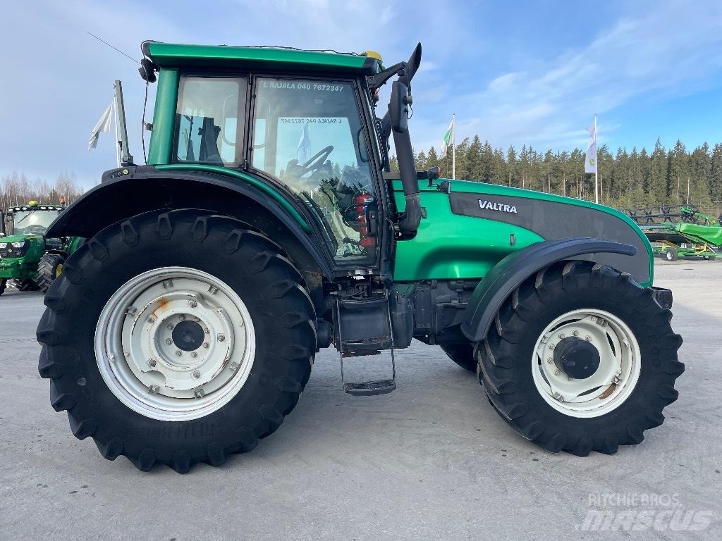 Valtra T 151 Traktoren