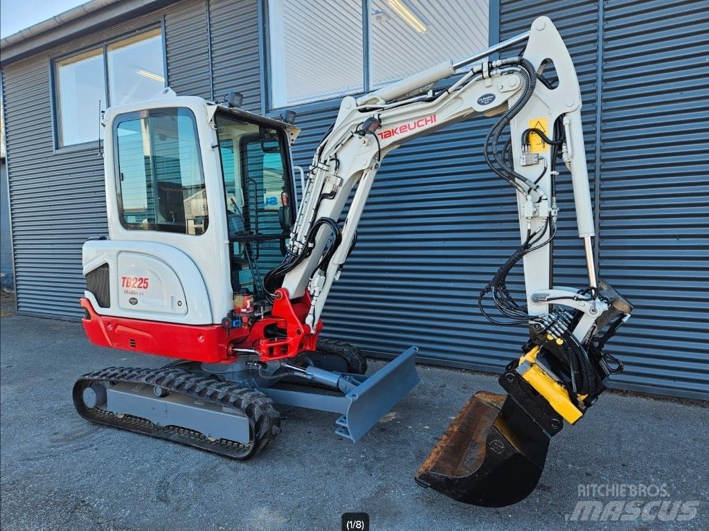 Takeuchi TB 225 Minibagger < 7t