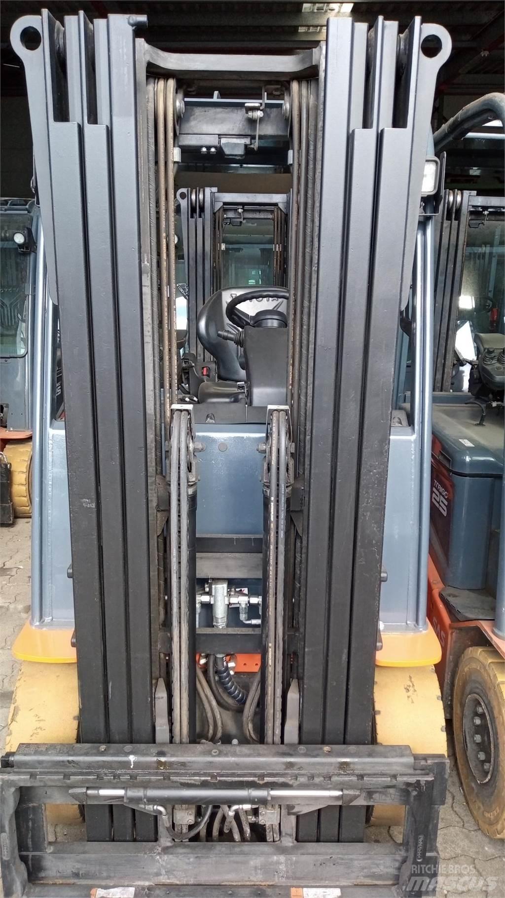 Toyota 8FBMKT25 Elektro Stapler