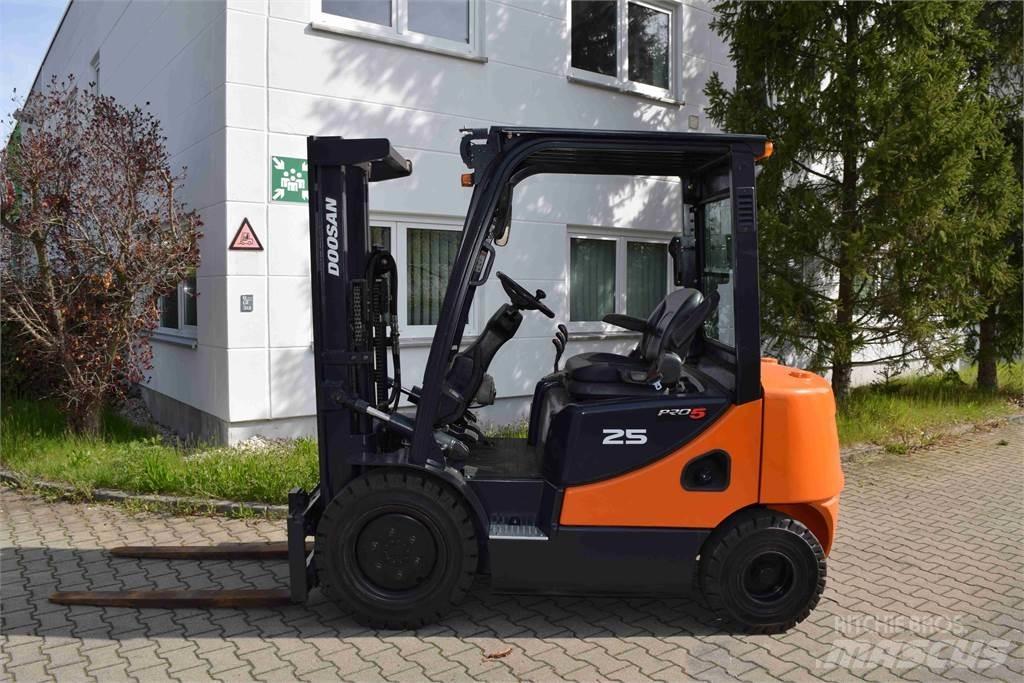 Doosan D 25 S-5 Diesel Stapler