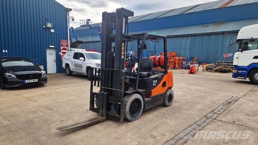 Doosan G 33 P-5 Gas Stapler