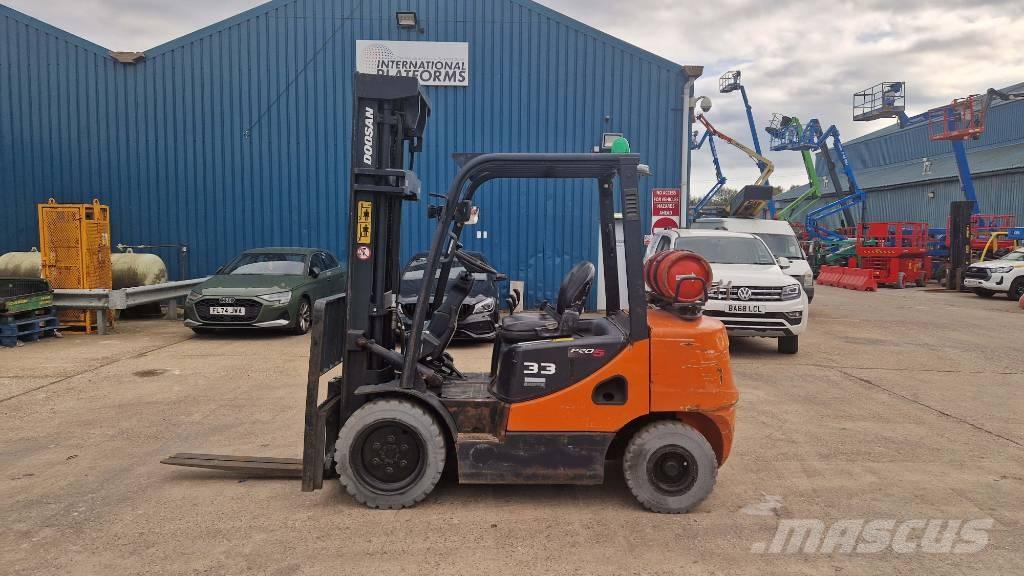 Doosan G 33 P-5 Gas Stapler