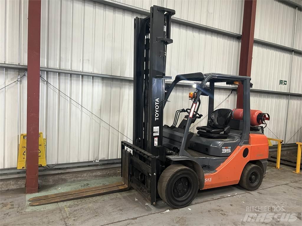 Toyota 02-8FGJF35 Gas Stapler