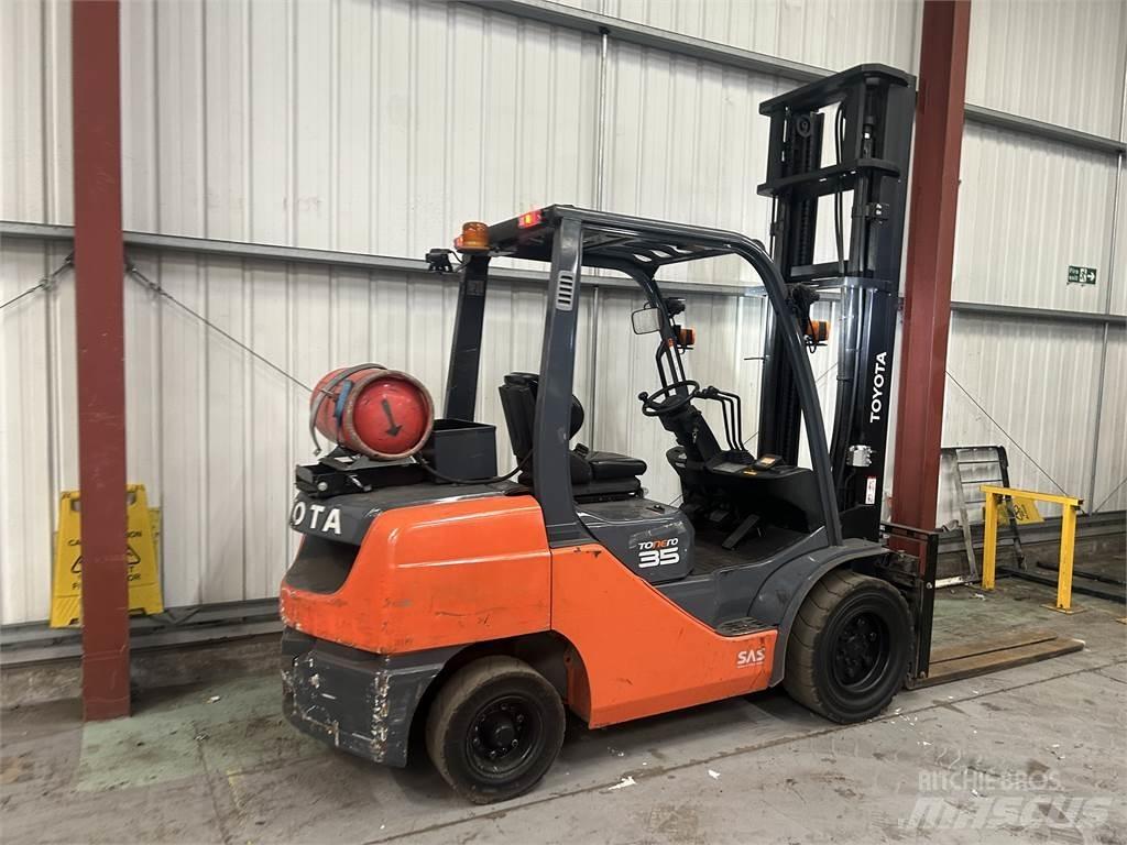 Toyota 02-8FGJF35 Gas Stapler