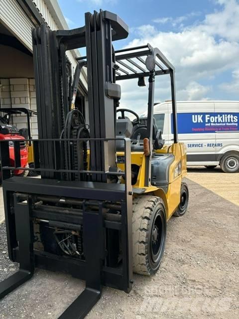 CAT DP 35 N Diesel Stapler