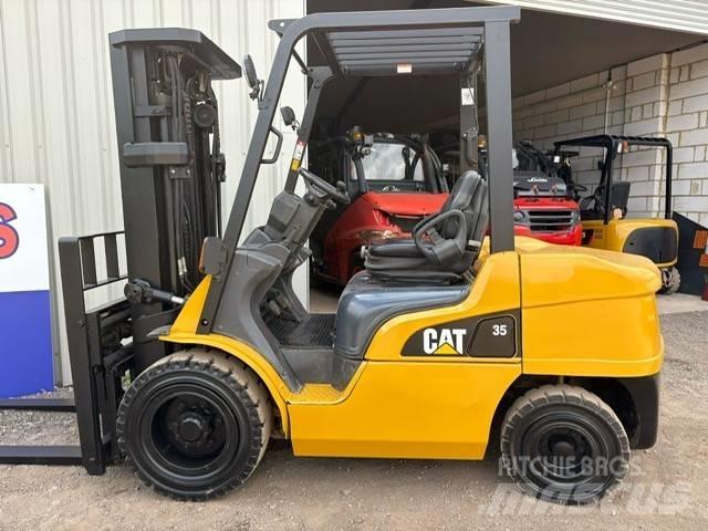 CAT DP 35 N Diesel Stapler