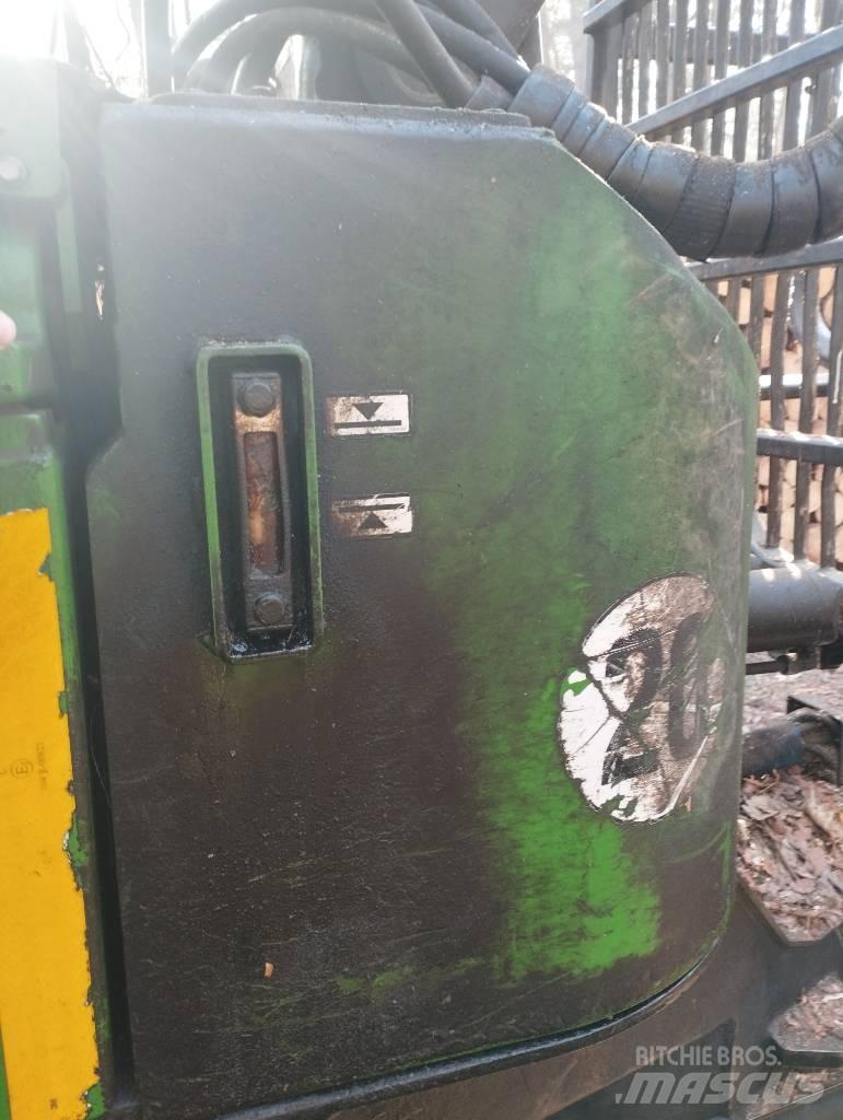 John Deere 810D Forwarder