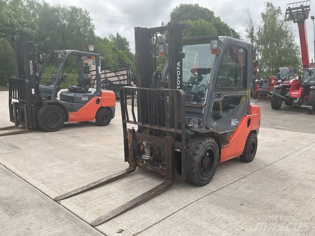 Toyota 02-8 FDF 30 Diesel Stapler