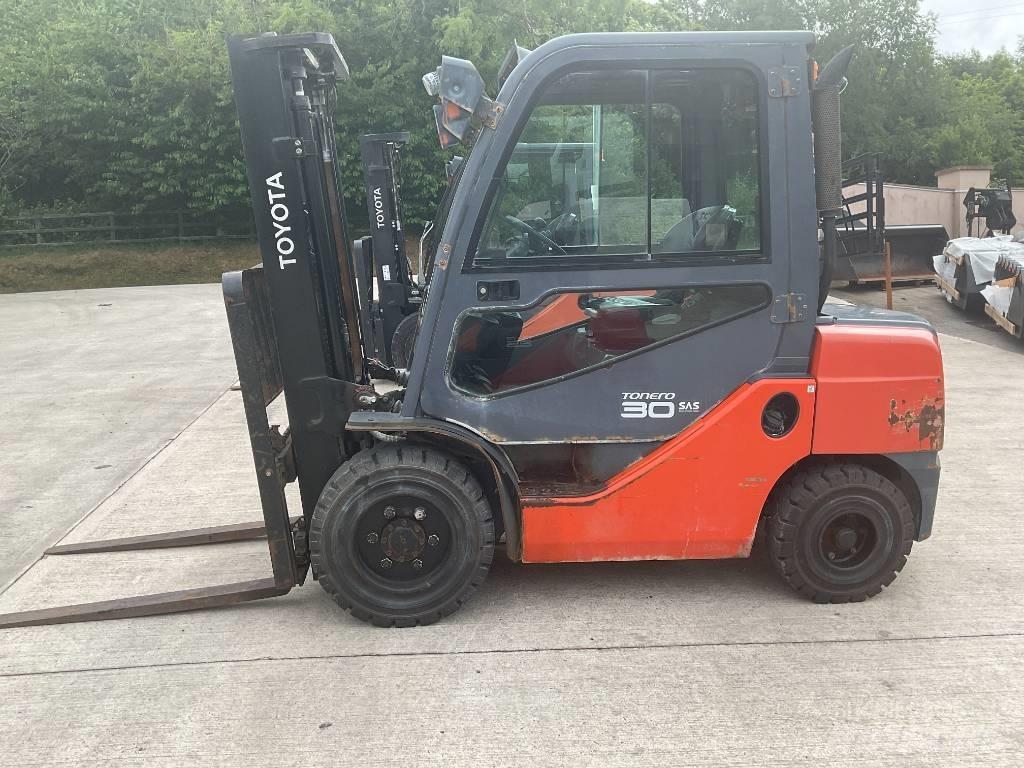 Toyota 02-8 FDF 30 Diesel Stapler