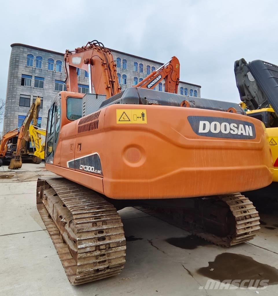 Doosan DX 300 LC Raupenbagger