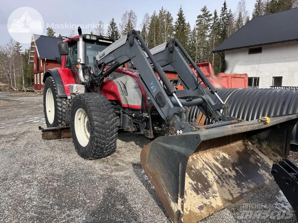 Valtra T 202 Traktoren