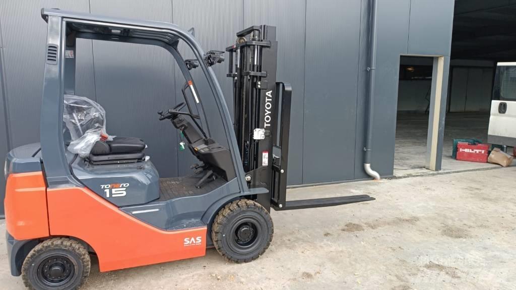 Toyota 8FDF15 Diesel Stapler
