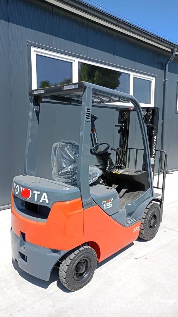 Toyota 8FDF15 Diesel Stapler