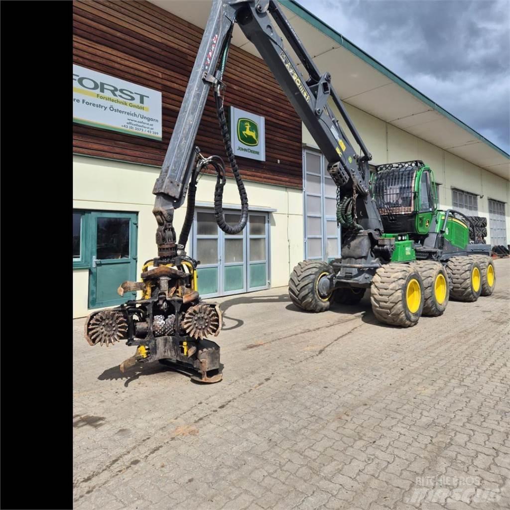 John Deere 1170 G Harvester