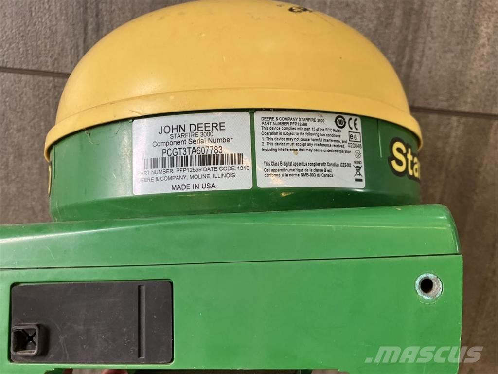 John Deere 6215R Traktoren