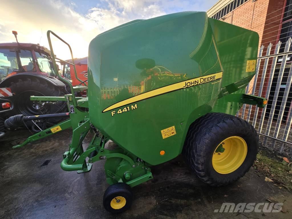 John Deere F441 M Rundballenpressen