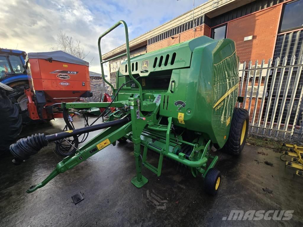John Deere F441 M Rundballenpressen