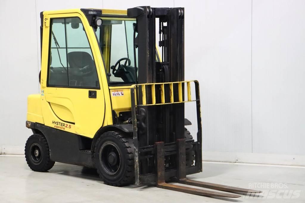 Hyster H2.5FT Gas Stapler