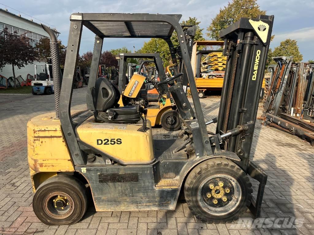 Daewoo D25S3 V-2311 Diesel Stapler