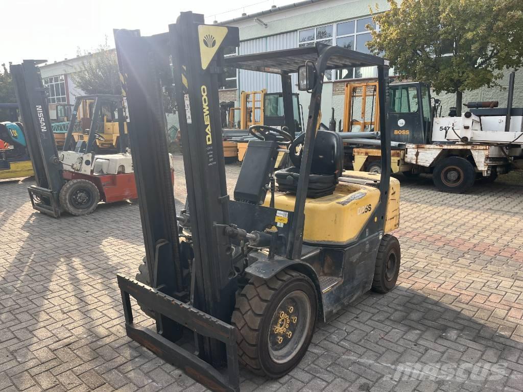Daewoo D25S3 V-2311 Diesel Stapler
