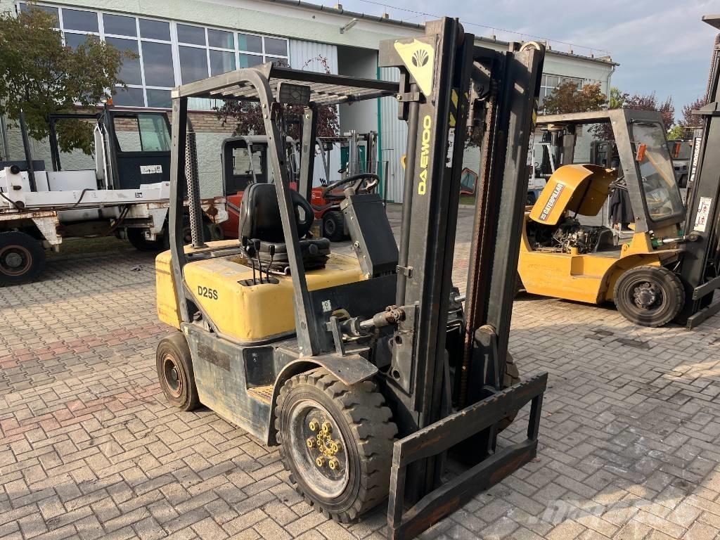Daewoo D25S3 V-2311 Diesel Stapler