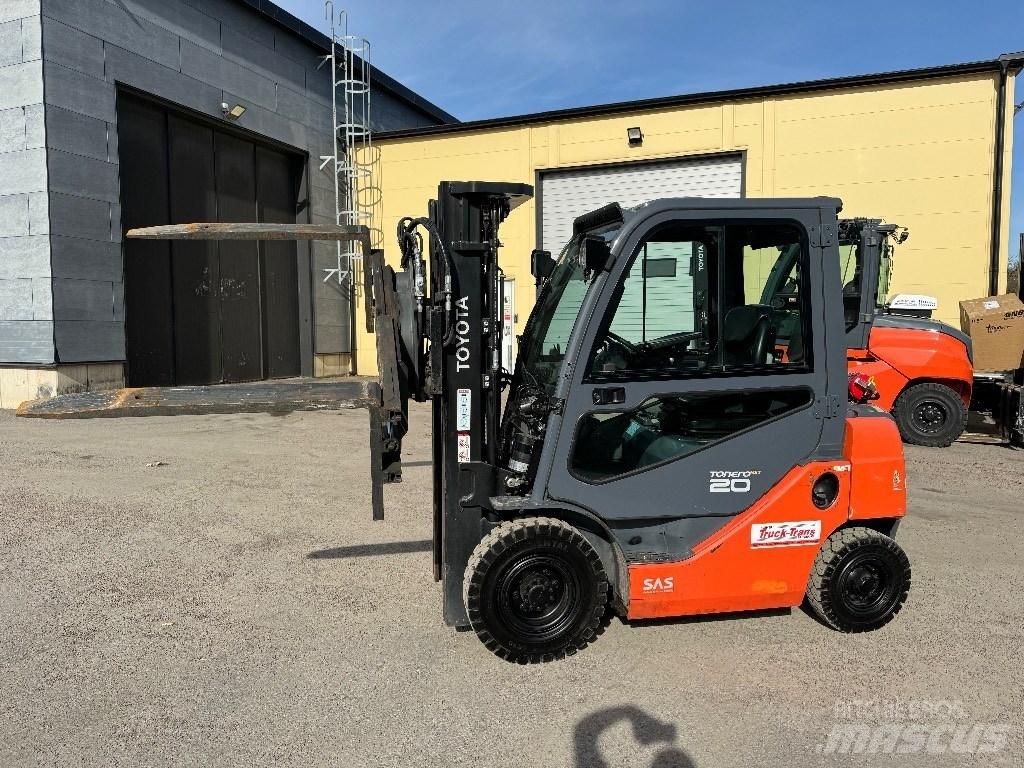 Toyota 06-8FD20F Diesel Stapler