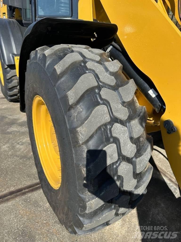 CAT 908 Radlader