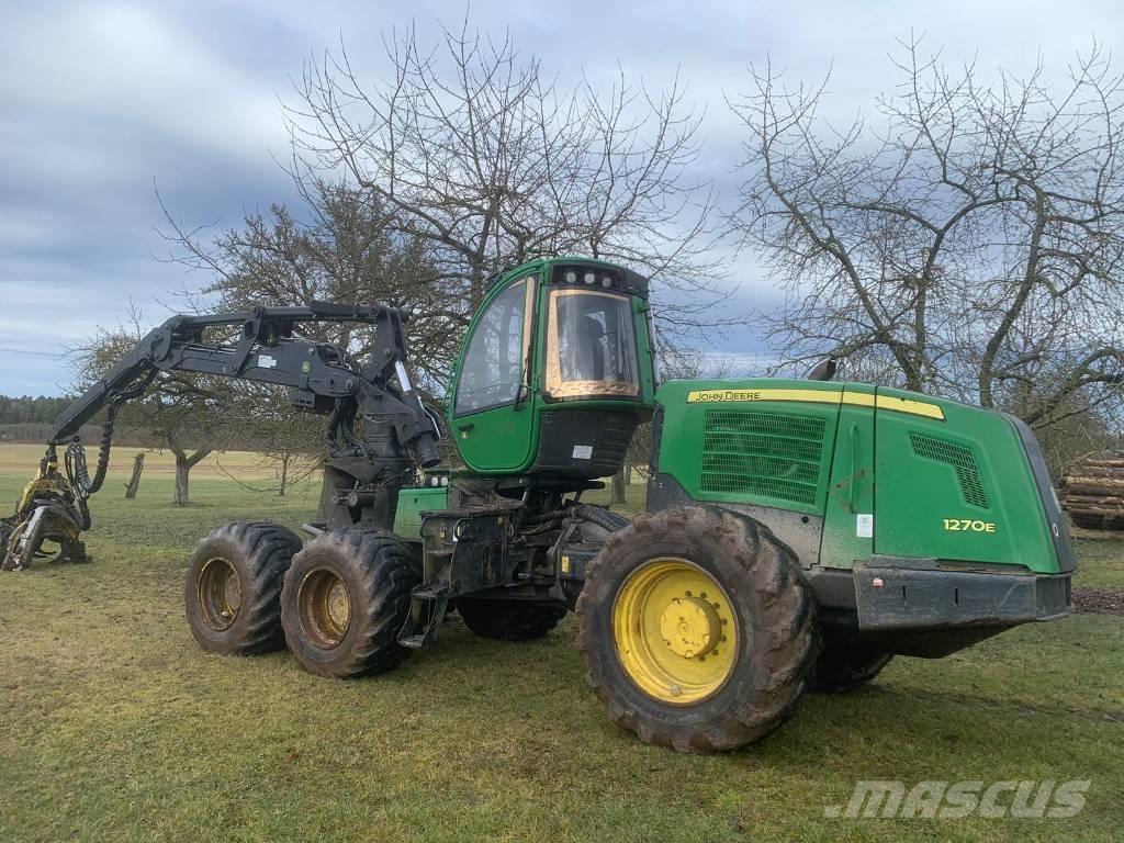 John Deere 1470 E Harvester