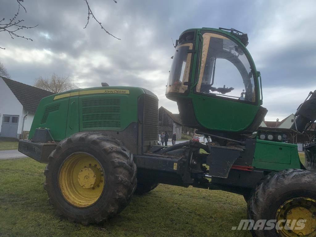 John Deere 1470 E Harvester