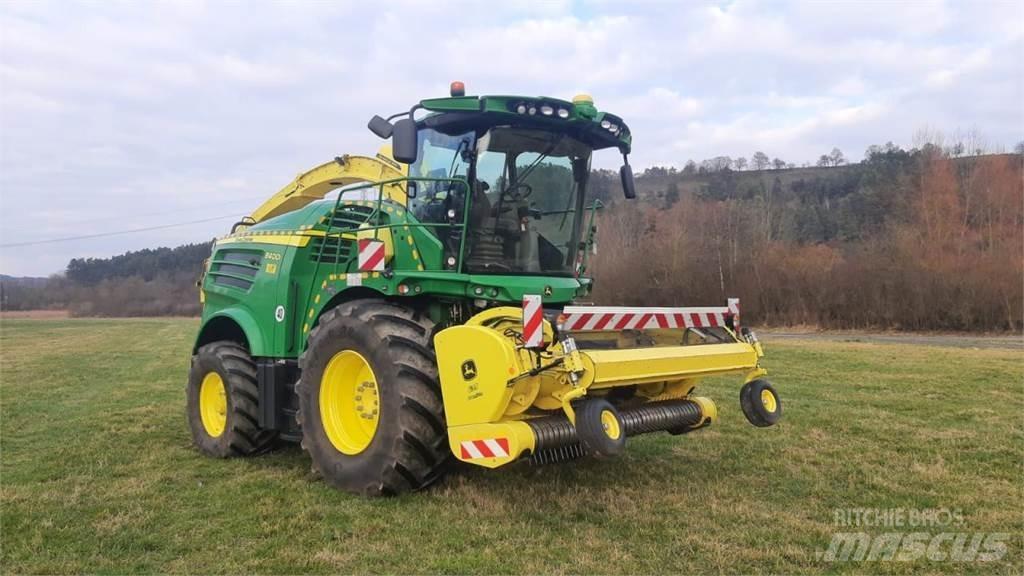 John Deere 8400i Selbstfahrende Häcksler