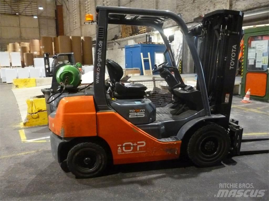 Toyota 02-8FGF25 Gas Stapler
