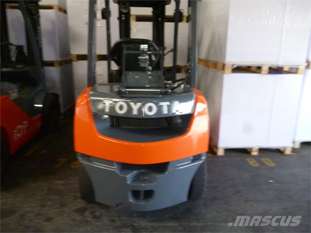 Toyota 02-8FGF25 Gas Stapler