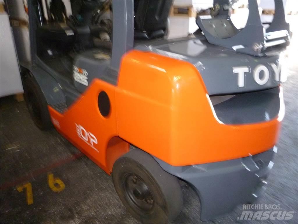 Toyota 02-8FGF25 Gas Stapler