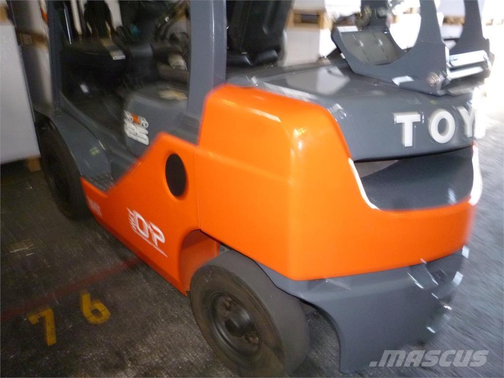 Toyota 02-8FGF25 Gas Stapler