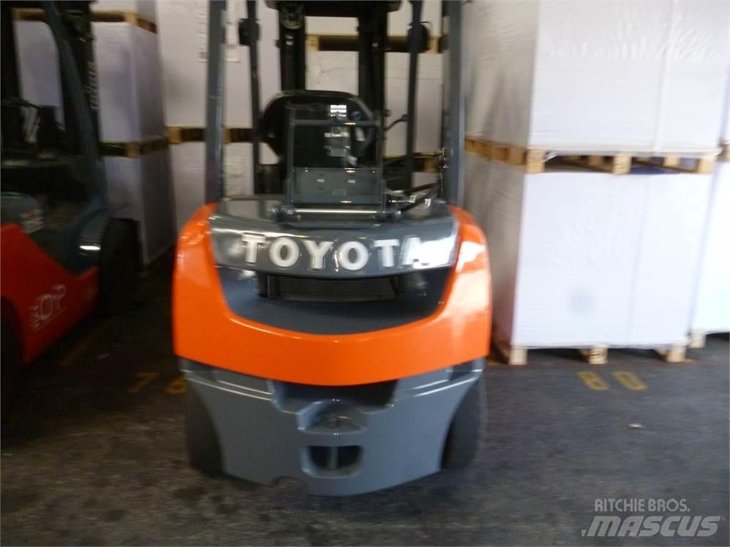 Toyota 02-8FGF25 Gas Stapler