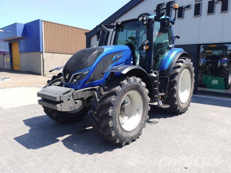 Valtra T194 A Traktoren