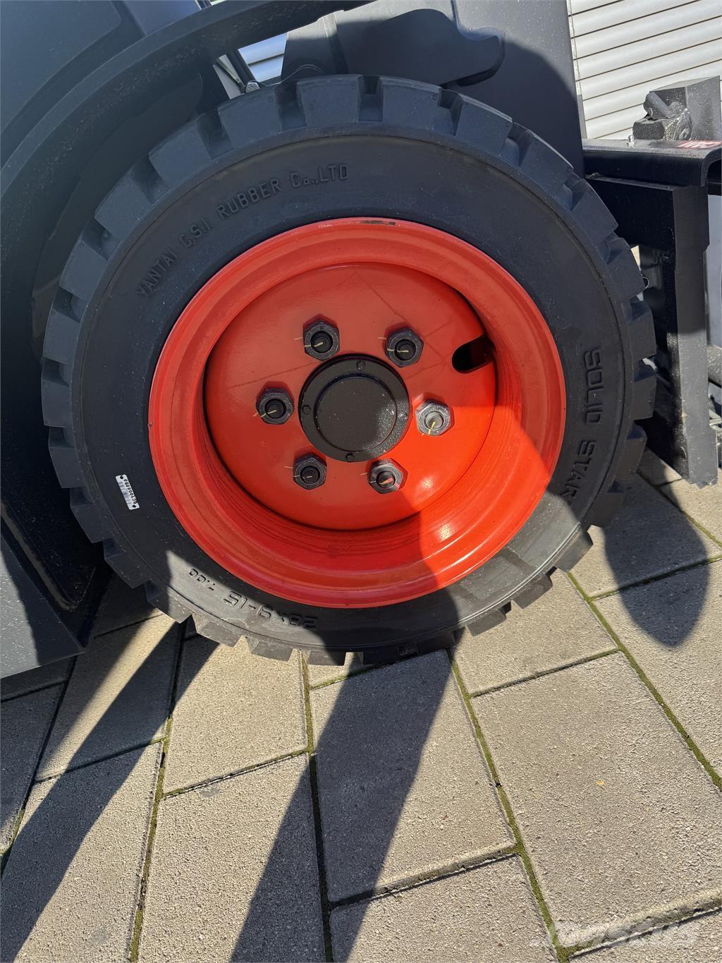 Bobcat D25NXS Diesel Stapler