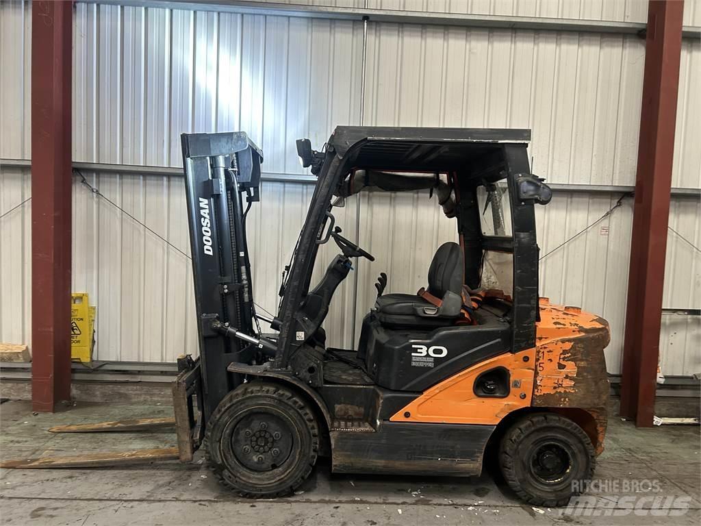 Doosan D30S-5 Diesel Stapler