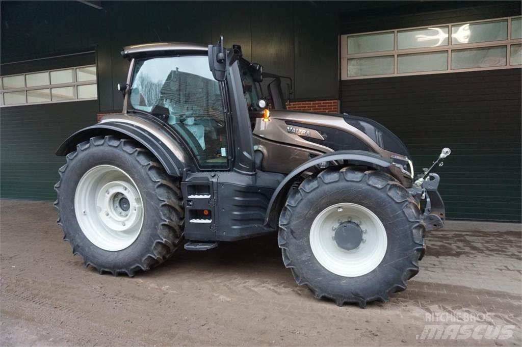 Valtra T175 Active Traktoren